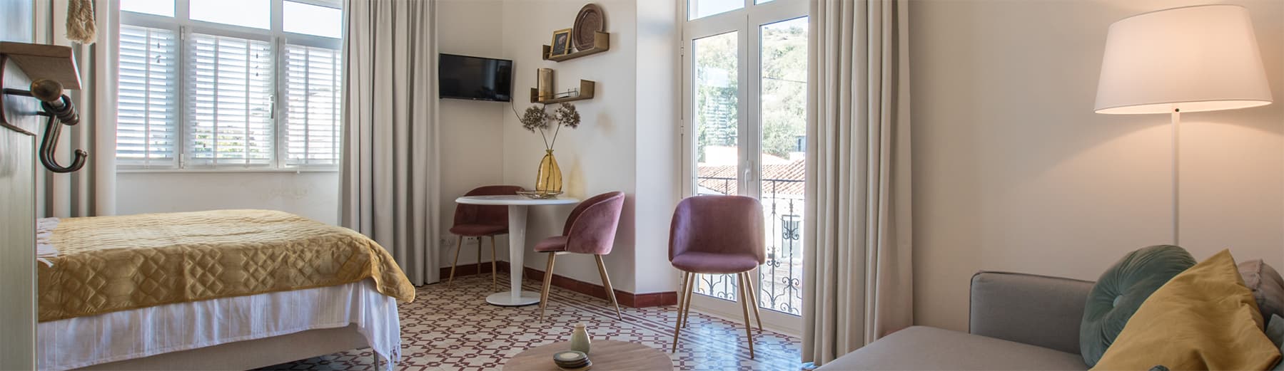 Bela Vida 3 — studio met Frans balkon